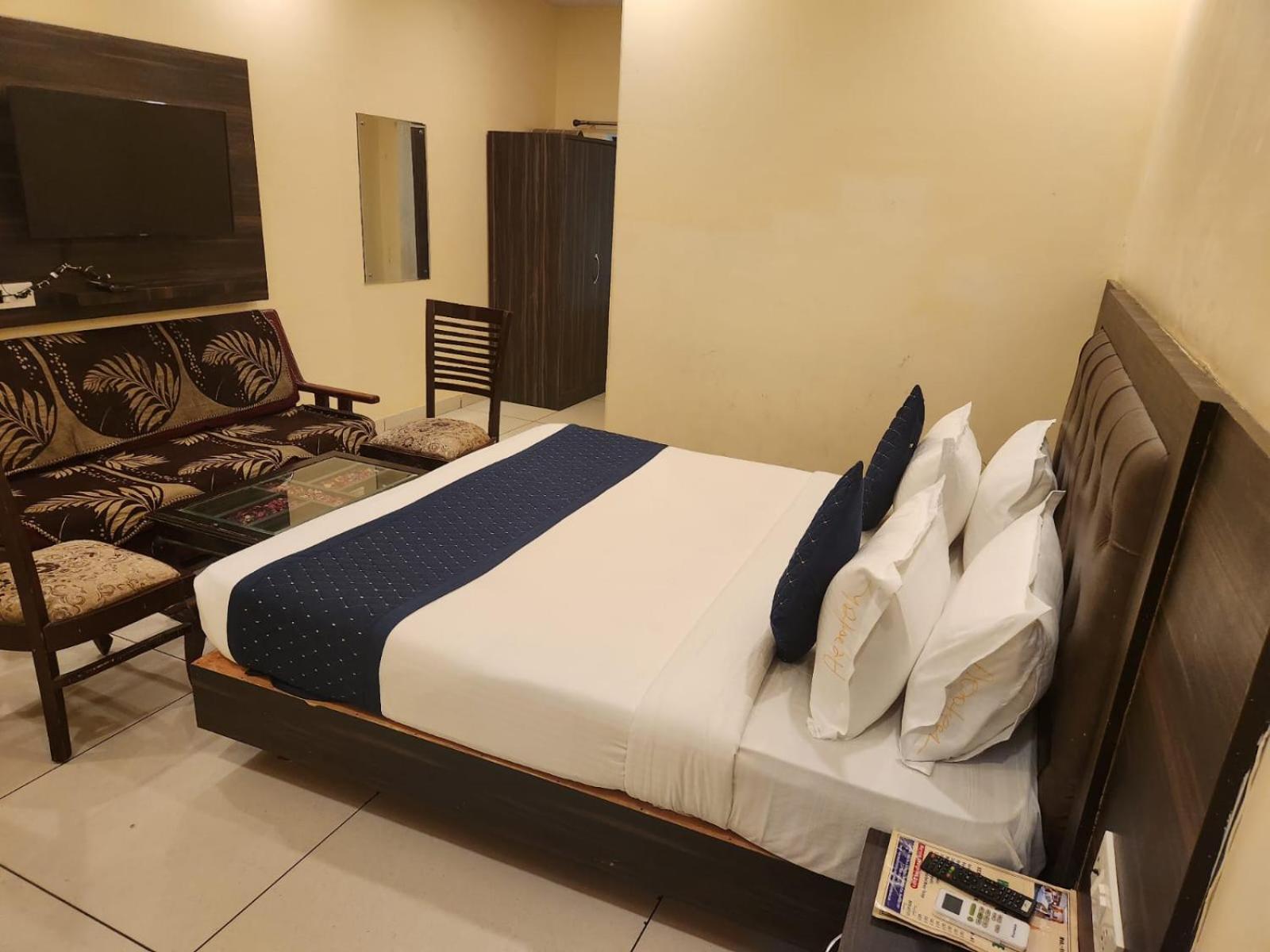 Hotel Aerotech Near Delhi Airport นิวเดลี ภายนอก รูปภาพ