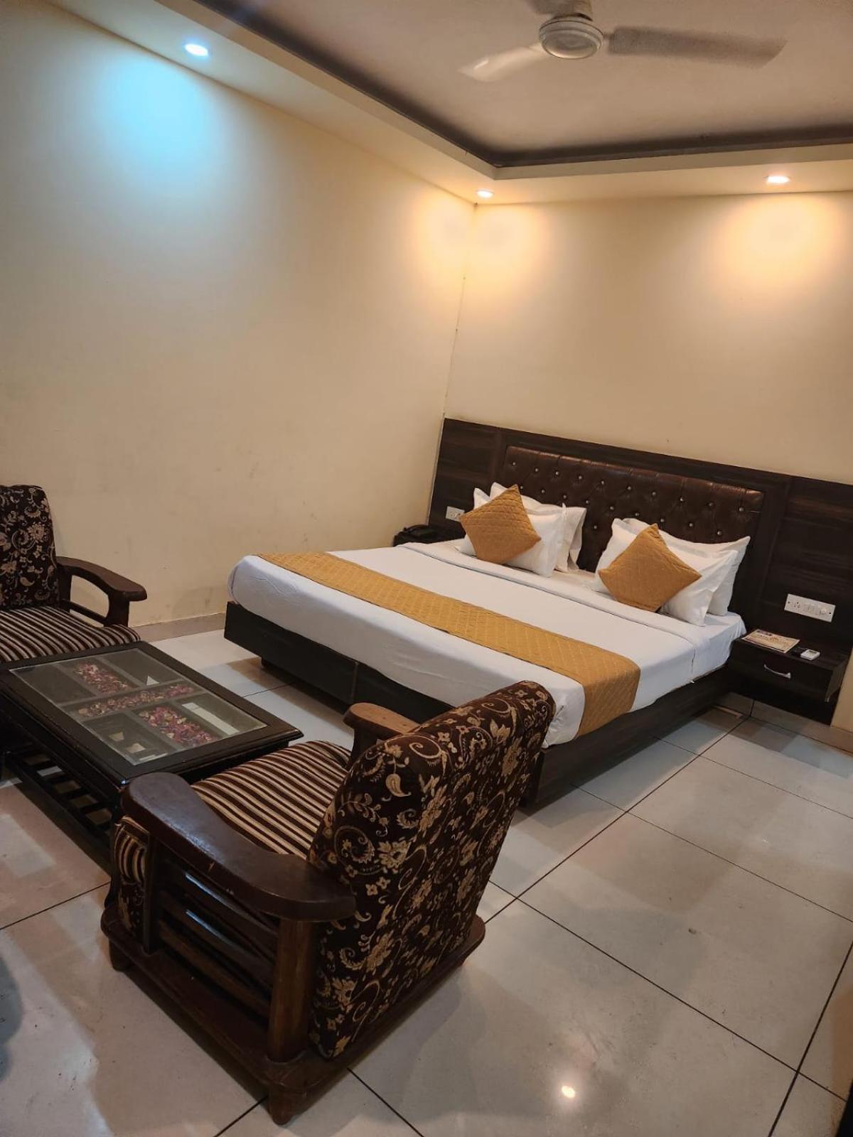 Hotel Aerotech Near Delhi Airport นิวเดลี ภายนอก รูปภาพ